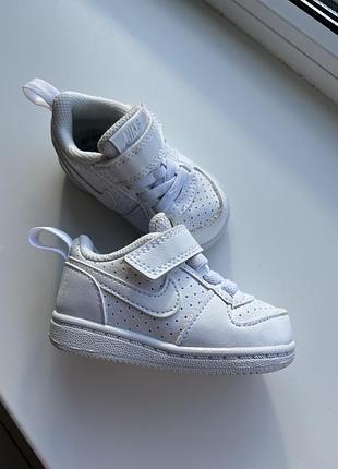 У кого є пупсик із маленькою ніжкою? 🥹🤍 є такі стильні nike для нього 😍