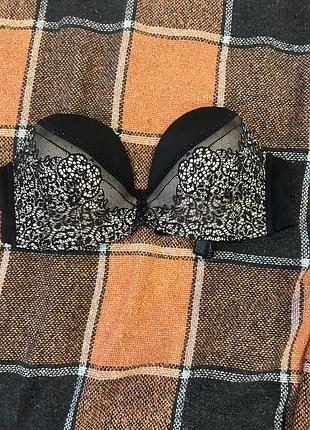 Жіночий бюстгалтер wonderbra.