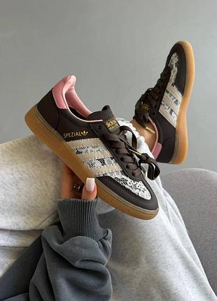 Adidas spezial
brown lace / pink 3