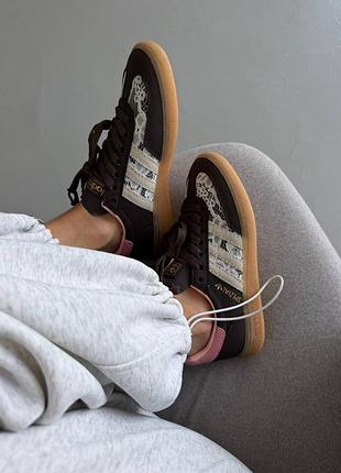 Adidas spezial
brown lace / pink 4