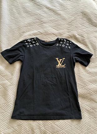 Чоловіча чорна футболка louis vuitton (lv) з принтом