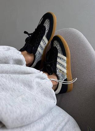 Adidas spezial
black lace / white 8