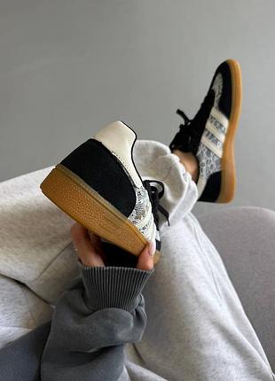 Adidas spezial
black lace / white 3
