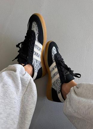 Adidas spezial
black lace / white 5