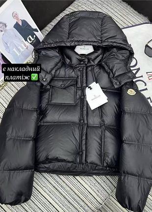 Куртка пуховик moncler жіноча чорна коротка дута з капюшоном з натуральним хутром