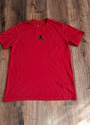 Чоловіча унікальна футболка nike jordan з центр лого оригінал