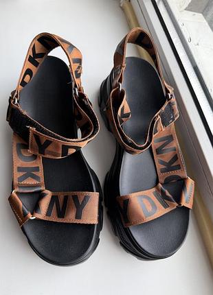 Женские сандали бренд dkny 2