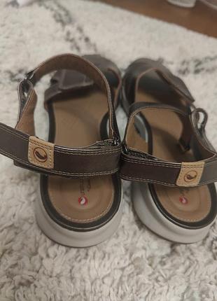 Оригінальні шкіряні босоніжки clarks unstructured 4