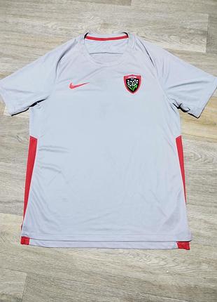Мужская спортивная футболка nike , размер l .