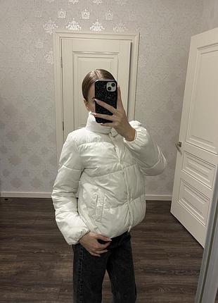 Куртка молочного кольору