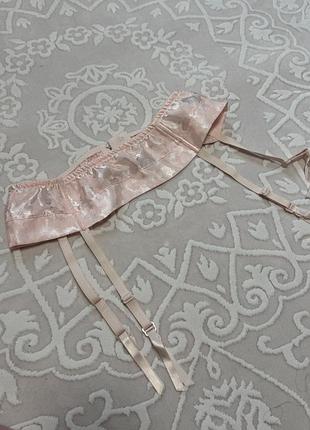 Ніжний атласний пояс