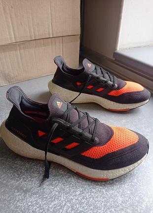 Кросівки adidas ultraboost 21 «carbon / core black / solar red»