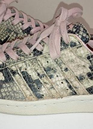 Брендовые кожаные кроссовки adidas.