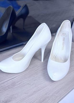 Туфлі білі vina vestina