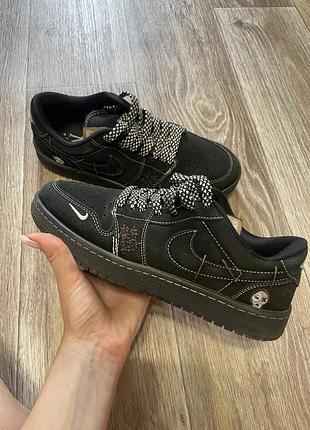 Чоловічі чорні кросівки nike travis scott x air jordan 1 low og 'phantom'