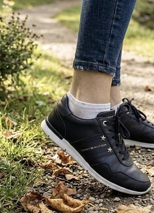 Шкіряні жіночі кросівки tommy hilfiger (оригінал) — темно-сині 39