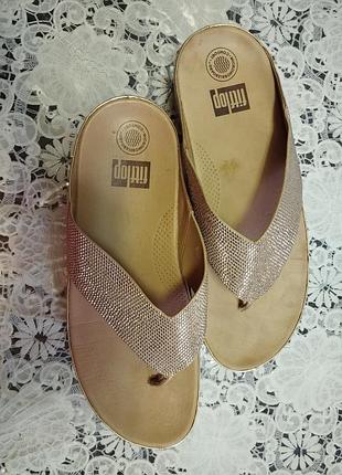 Женские вьетнамки с комфортной подошвой fitflop
