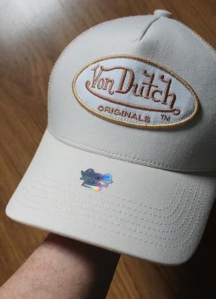 Унісекс кремова кепка бейсболка-тракер від von dutch із фірмовою овальною вишитою нашивкою спереду