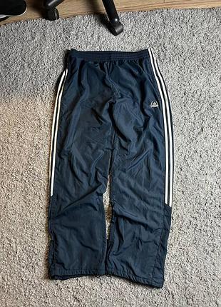 Штаны adidas vintage baggy  состояние идеальное  размер л  замеры длина-107 полупояс-42 ляшка-37 выход-28  цена-500грн