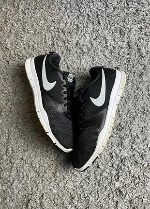 Кроссовки nike flex essential tr   состояние идеальное  размер-40(25.5см)  цена-400грн