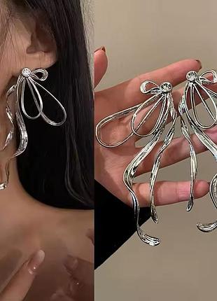Эффектные длинные серьги бантики