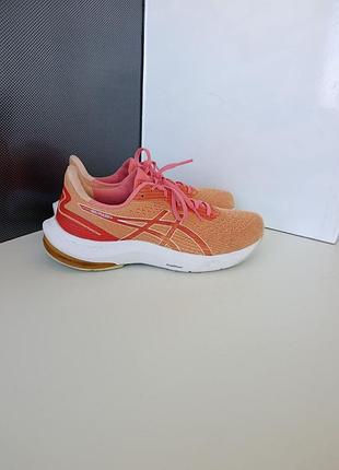 Женские кроссовки asics