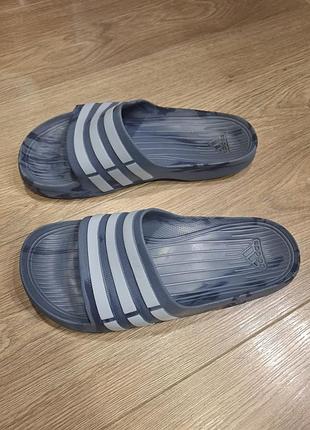 Шльопанці бренд adidas. оригінал. . р. 7 (26 см) унісекс