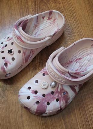 Унисекс сабо босоножки аквашузы подростковые/женские розовый мрамор crocs classic marbled j5 (37-38 размер)