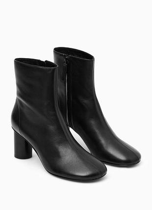 Жіночі шкіряні ботильйони cos cylinder-heel leather sock boots чорні на стійкому підборі розмір 39