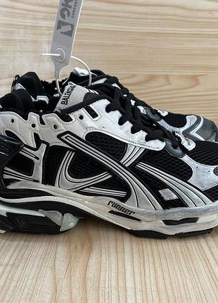 Кросівки balenciaga runner b and w 4