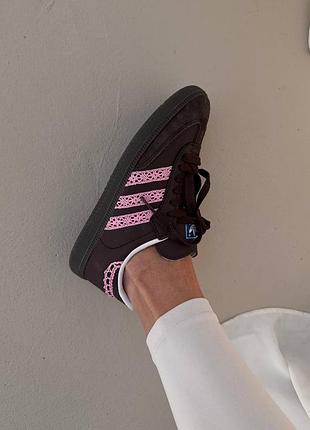Adidas samba
brown / pink lace 3
