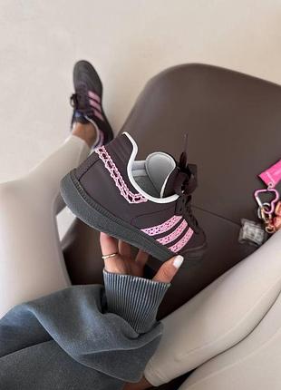 Adidas samba
brown / pink lace 4