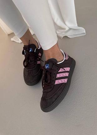Adidas samba
brown / pink lace 2