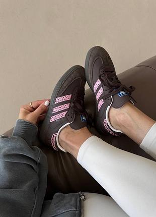Adidas samba
brown / pink lace 7