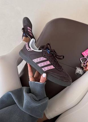 Adidas samba
brown / pink lace 8