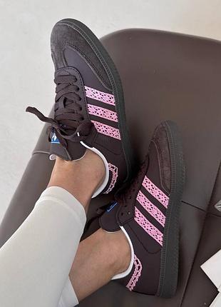 Adidas samba
brown / pink lace