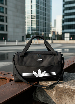 Сумка с большим лого adidas черная