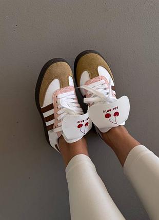 Adidas samba
white / cherry / brown 3