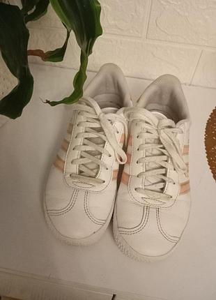 Adidas. кеды на небольшую ножку.