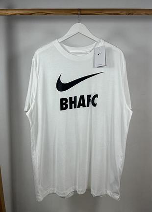 Nike bhafc big logo білосніжна футболка з ефектним принтом розмір xl