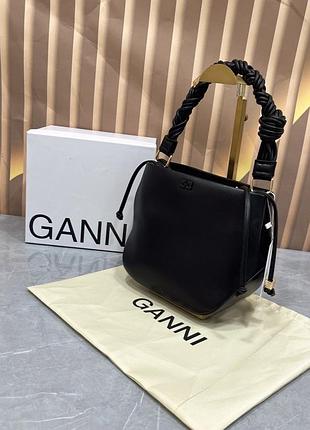 Стильна чорна сумка-відро ganni bou bucket bag з крученою ручкой