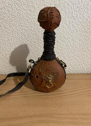 Винтажный итальянский винный графин в кожаной оплетке, 60-е годы, vittorio firenze, италия.