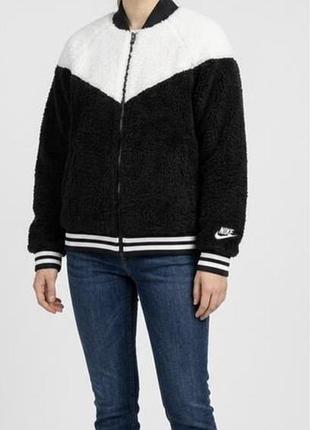 Жіночий плюшевий бомбер nike s