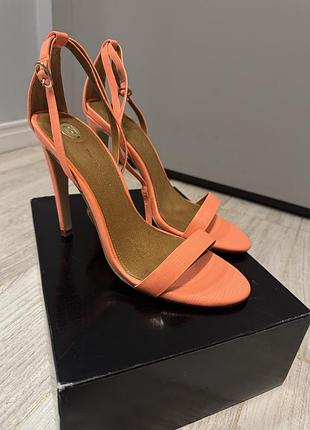 Босоніжкі river island