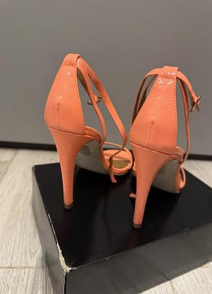 Босоніжкі river island 3