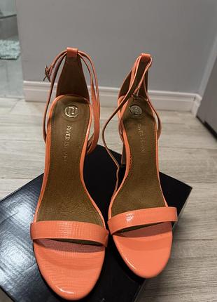 Босоніжкі river island 2