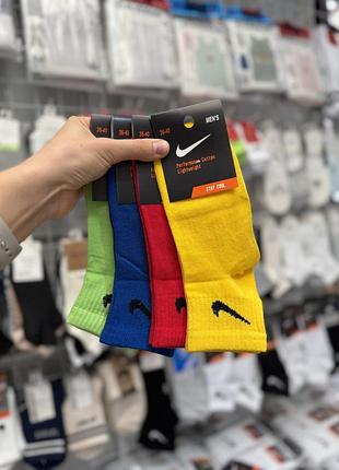 Яскраві кольорові шкарпетки найк nike червоні сині жовті зелені