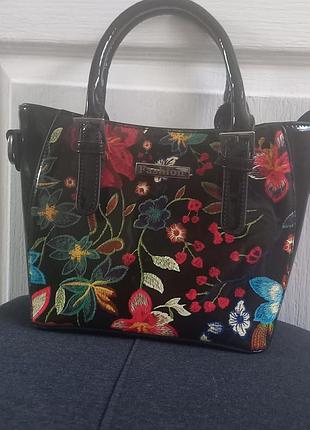 Сумка жіноча fashion лакова з квітковим візерунком, чорна