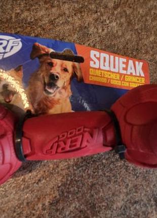 Інтерактивна іграшка-гантель для собак nerf dog rubber bash squeak barbell.це міцна гумова штанга червоного кольору