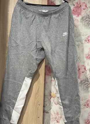 Чоловічі спортивні штани nike